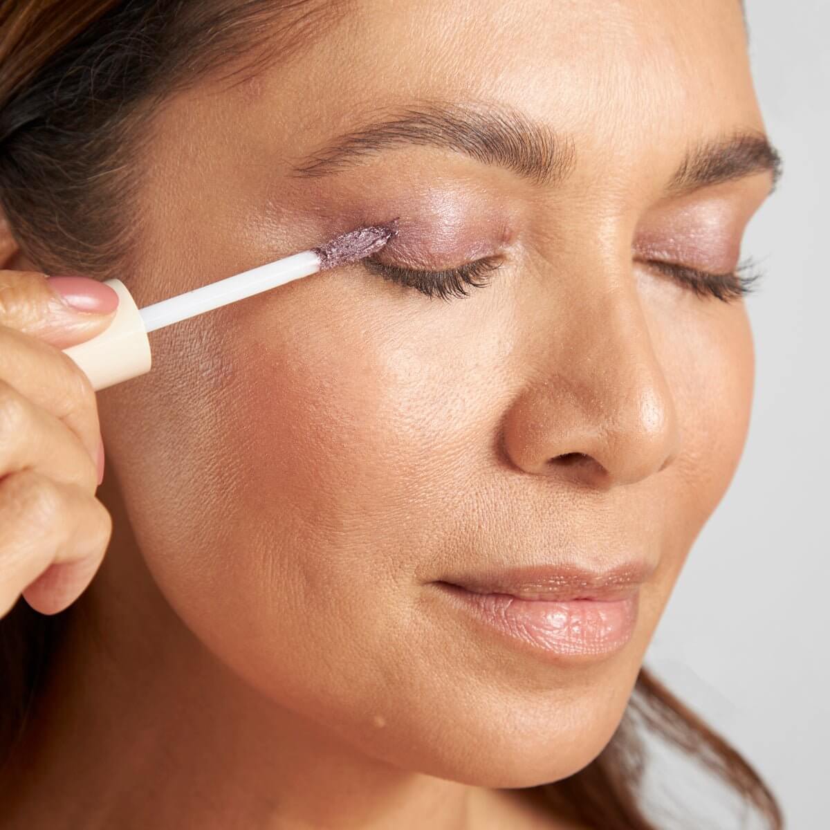 On Point Tint Creamy Eyeshadow & Primer with Peptides - PÜR