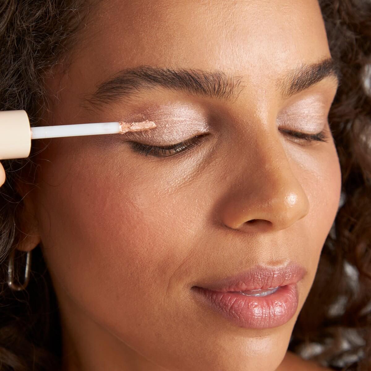 On Point Tint Creamy Eyeshadow & Primer with Peptides - PÜR