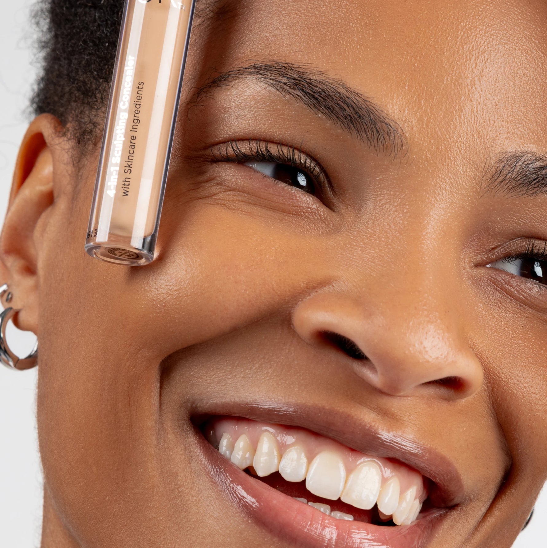 4-in-1 Sculpting Concealer with Model Close up